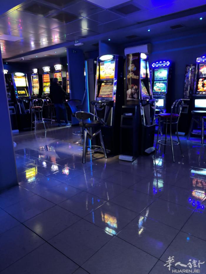 Sala Giochi 都灵边 AWP VLT 和 赌球scommesse 出让