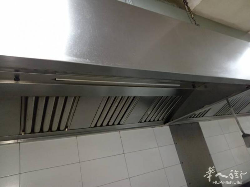 出售餐馆新旧设备及厨具配件，定制不锈钢厨具，安装排