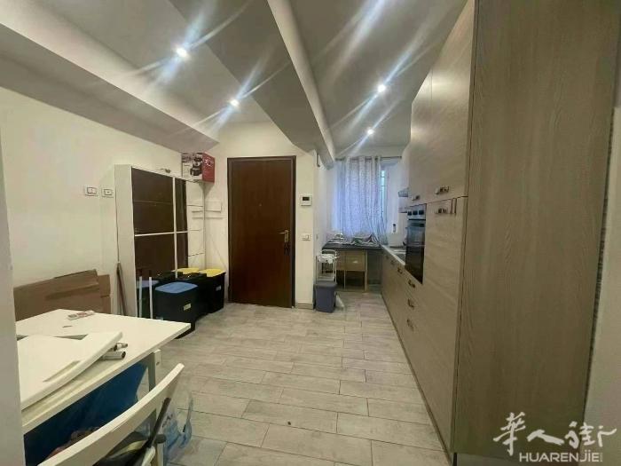 ？出租一房一厅连厨房 家具齐全拎包入住 房租750 有转让费位于piatoies