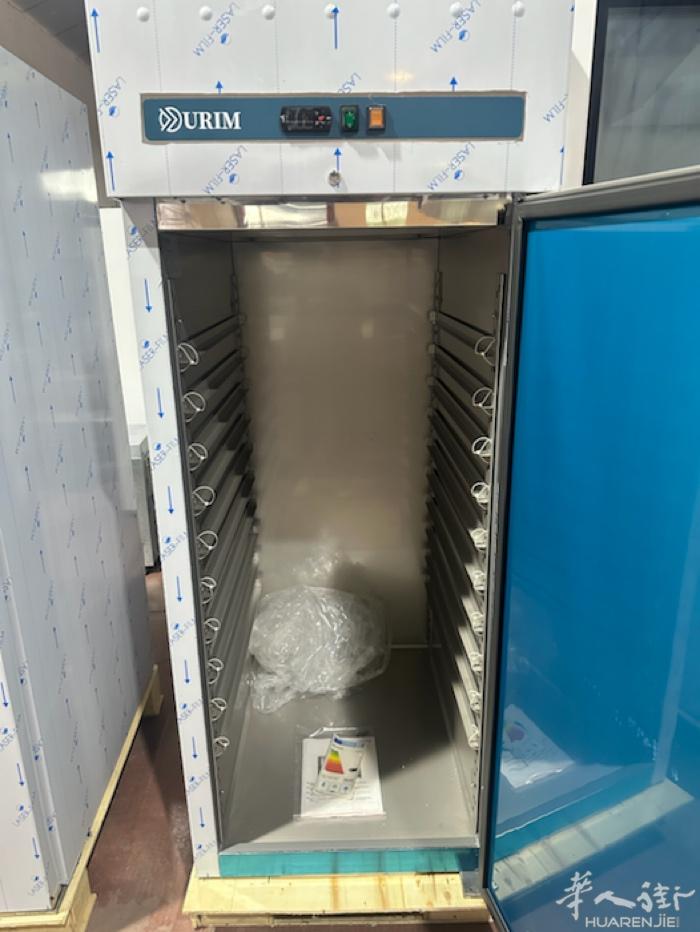 全新超大容积单门冷冻，冷藏柜. 每层可并排放2个60×40烤盘 自动化霜，低能耗