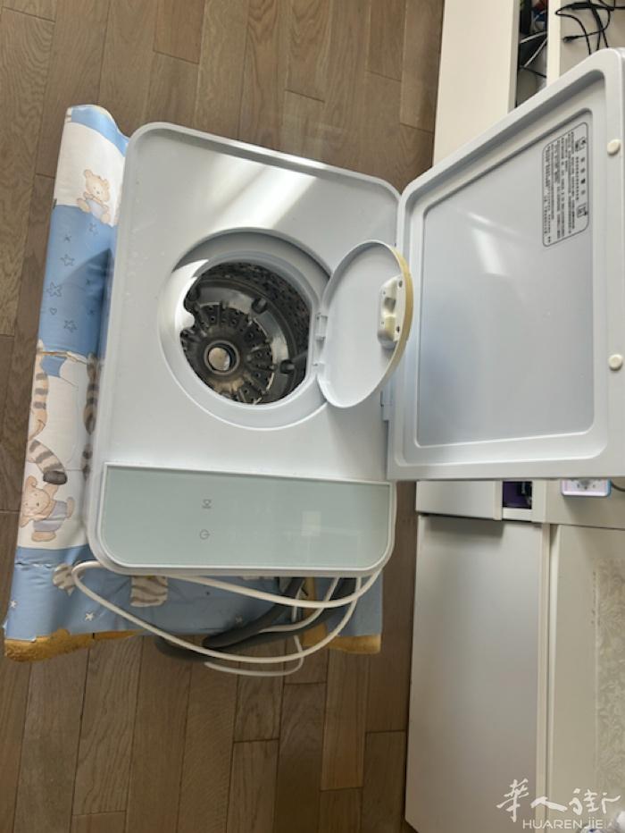 内裤内衣小洗衣机，可以专门洗宝宝衣服。全新没用过。 买了俩年了。60欧出