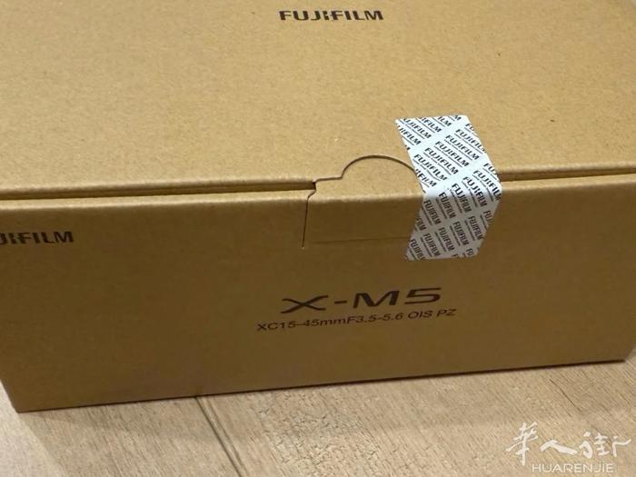 银色，富士相机X-M5套机 15-45镜头几乎全新，用过2次，出门旅行发现自己不