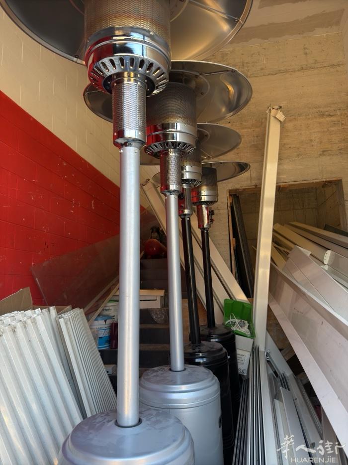 9成新户外加热器Stufa fungo a gas出售 100一个（4个一起打包