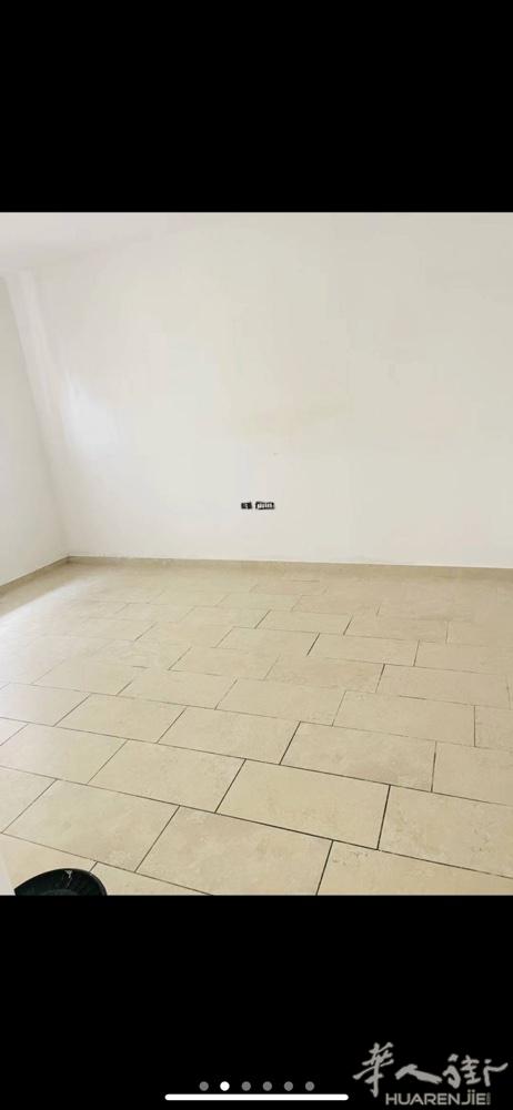 【出售】via cava 211号附近两房两卫，带阁楼两个房间落地房出售，有后院