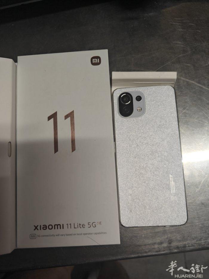 出个小米11 lite 5G 手机，功能全都正常，就是屏幕裂了，但是不影响使用，