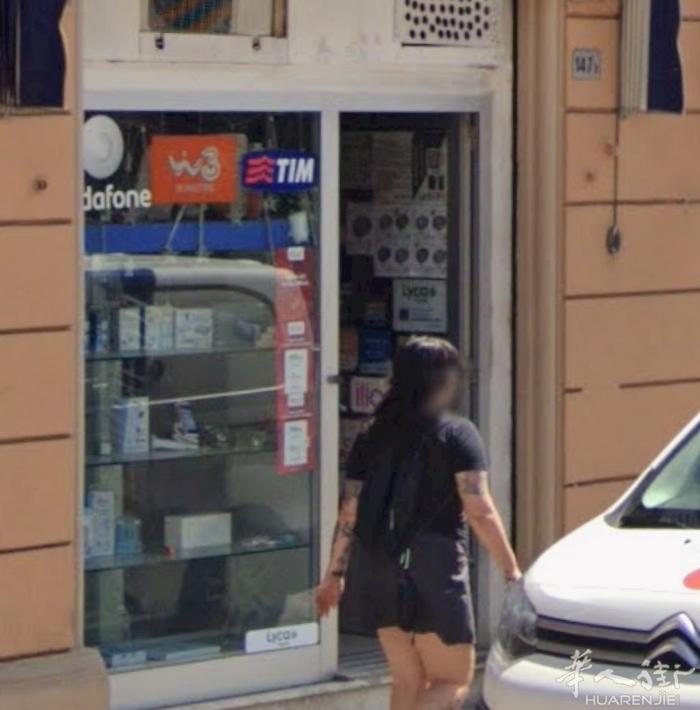 欧洲创业从小做起。出租bologna华人街中心店面，面积20平米左右。