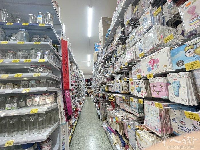 百货店转让，两百多平方，价格优惠，有意就联系
