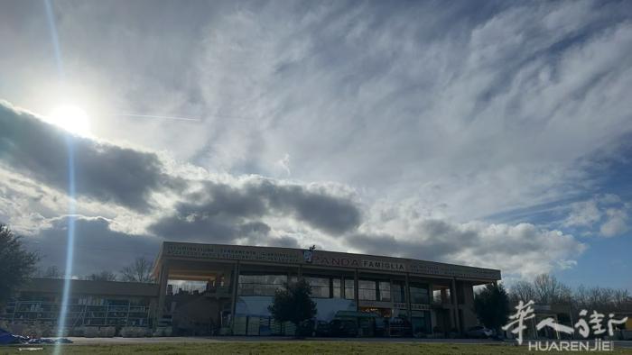 Frosinone百货店二千来平方转让，生意好，价格面议。（非诚勿扰）