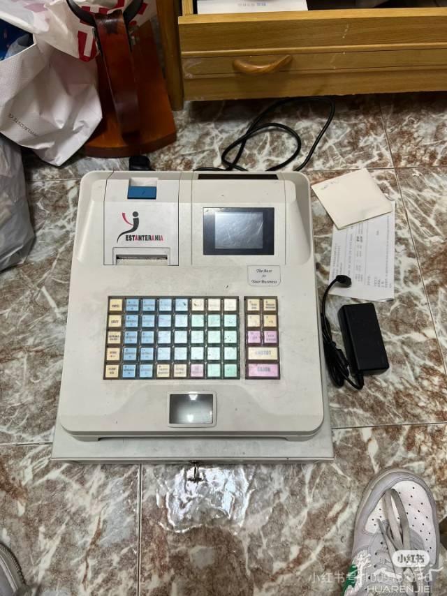 收银机和三星32寸的电视 有人感兴趣吗便宜出了vx