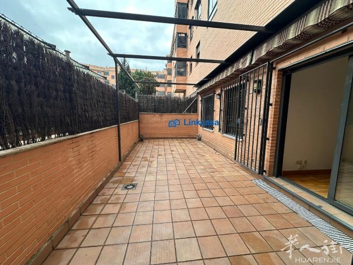 恋家房产推出超级新房，建于2002年，小区有泳池，儿童乐园，带车库和储藏室，两室