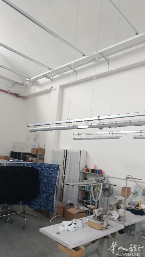 专业粉刷，住家装修，餐馆，酒吧，百货店，美甲店，百货店等各种店面门窗油漆，铺木地