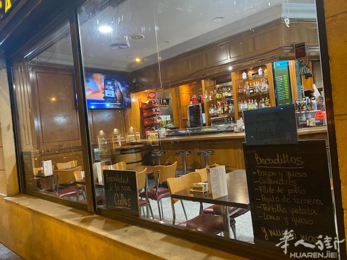 Legazpi 酒吧 位于马德里三线地铁Legazpi 区分。酒吧面积80平米左