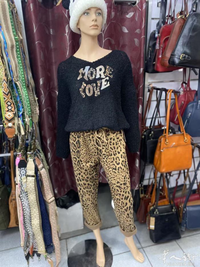 二手服装货架便宜出售，有意者请电0664758548