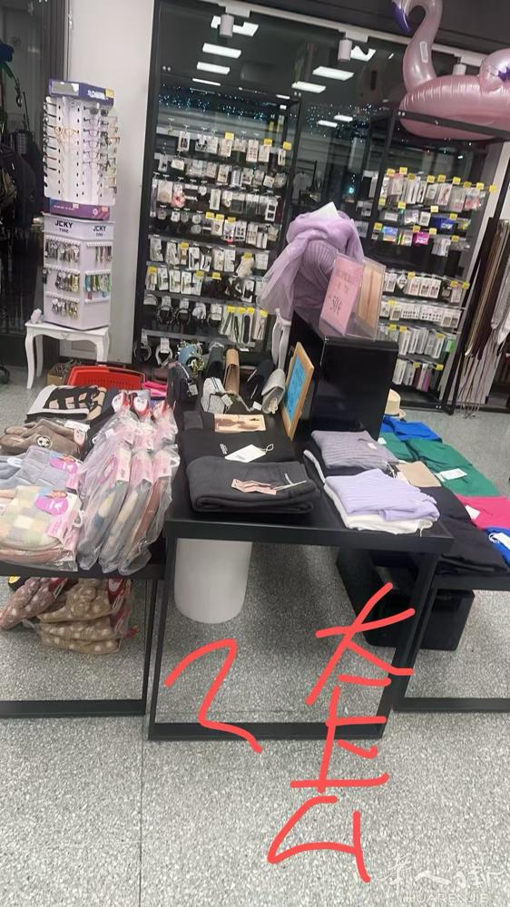 出200平 黑色系列衣服架