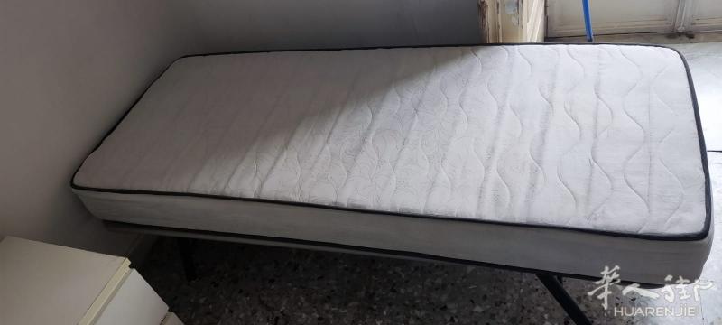 单人床 尺寸195x80cm 和床垫一起 30欧