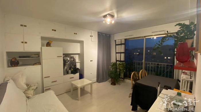 15区(ID：183663) 30平的 studio  房间数1  卧室数1