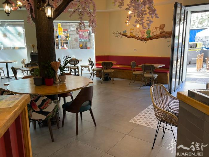 店铺转让        市中心L1urgell 地铁口附近餐馆转让，C3执照。有