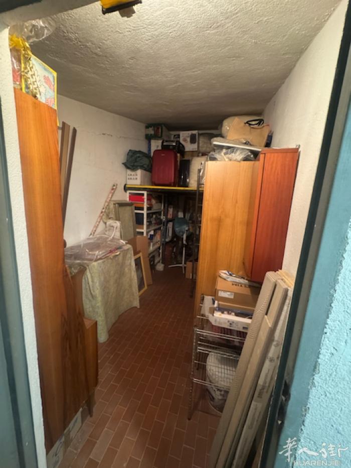 住家出售 oste via brecia  住家面积100平方左右，两房一厅厅是
