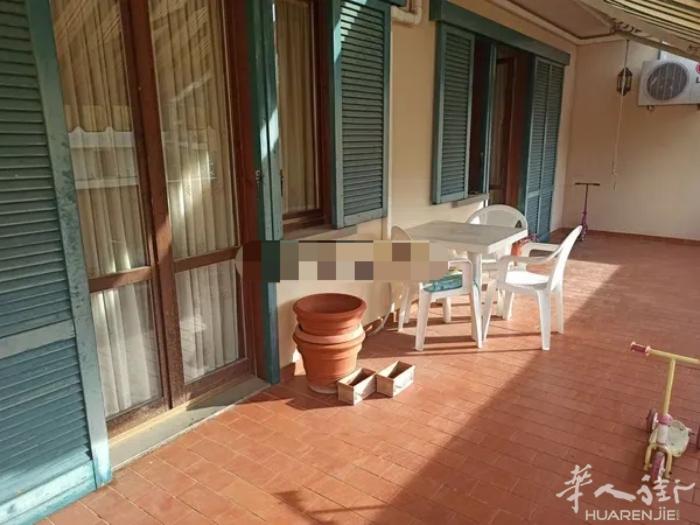 出售POGGIO A CAIANO 中心区- 大型叠式公寓，带大露台  •独立入