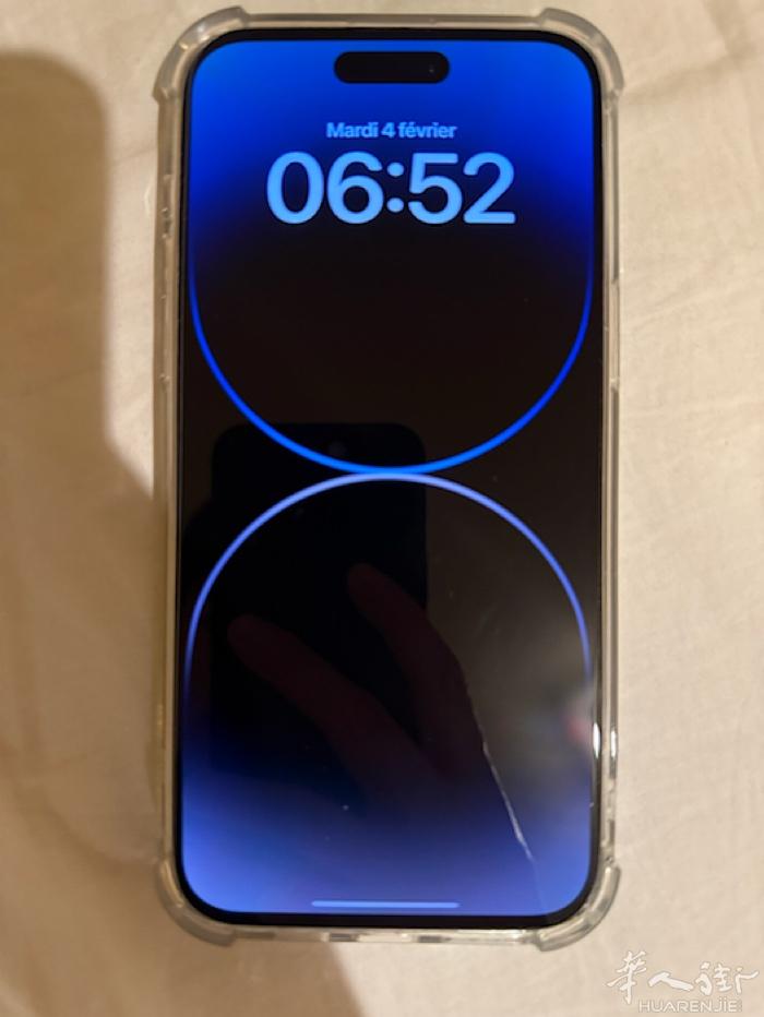 出一台自用的苹果14 pro max 256 GB 白色 后盖碎了 650€ 微