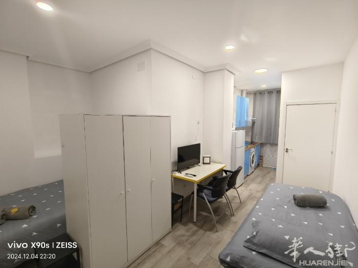 3月2号起租，一路地铁Villa De.Vallecas站单身公寓出租 --独门