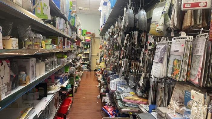 近米兰边 bregmo treviglio 本人开了18年百货店 想要退休 店转