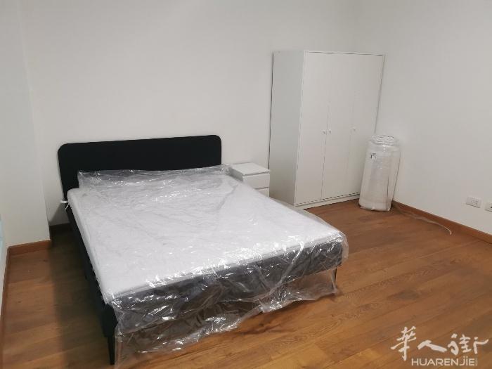 欧洲超市对面药房隔壁有别墅房间出租