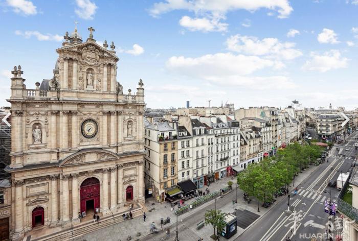 巴黎四区75平三室一厅公寓，地址2 Rue de Sévigné，窗外可以360