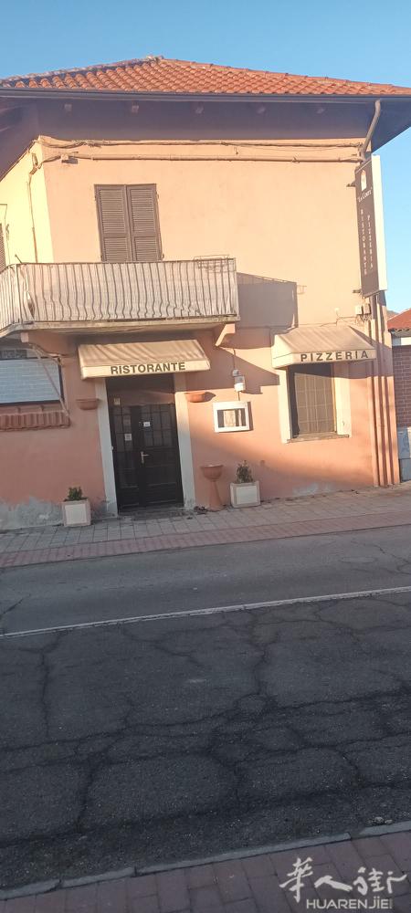 Torino 出售酒吧带餐馆和披萨🍕店  私人电话☎️：3351008156