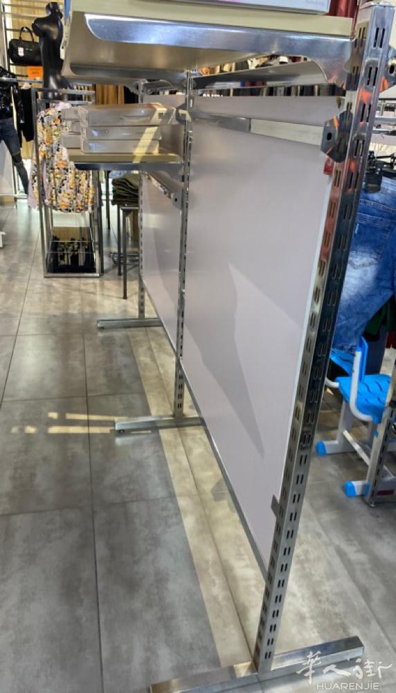 不锈钢服装货架，尺寸是120x59.5x155cm,便宜出售！有意者请白天联系3