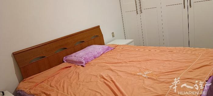 普拉托时代广场后面有附近有房间铺