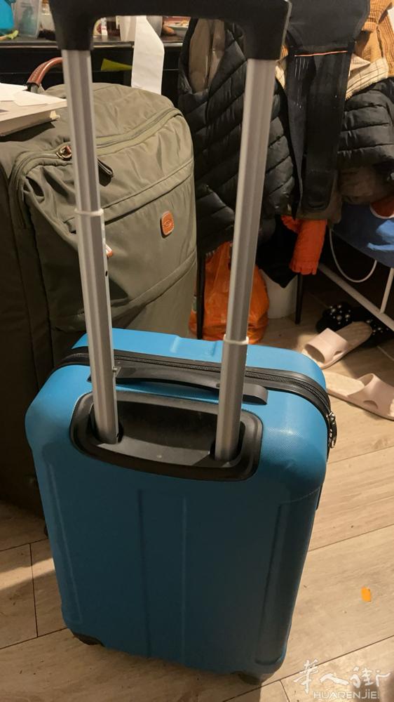 出手九成新蓝色登机箱一个。有需要请联系 谢谢 0750787277