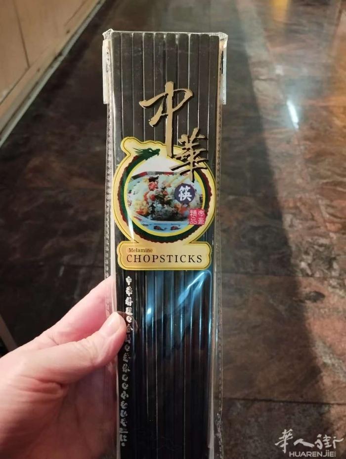 低价出售餐馆用的筷子，盘子，放调料的架子