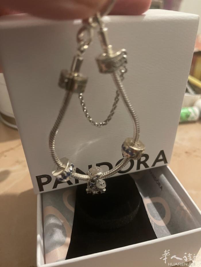出一个正品百分之百全新潘多拉女手链 原价4百带发票  现在便宜出让150欧 微信