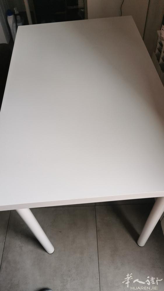 实心木桌10欧出，可作为茶几有两张.马德里自取
