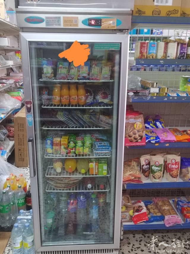 马德里郊区出售两台冰箱和糖果店80平方的货架，有需