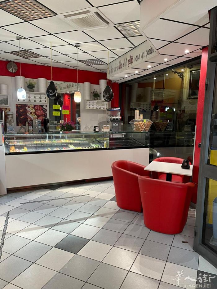 Lomazzo，Como 出售商业活动：酒吧带冰淇淋甜品店  私人电话☎️：+3