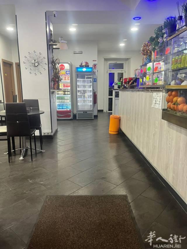 广州楼对面有酒吧出售。