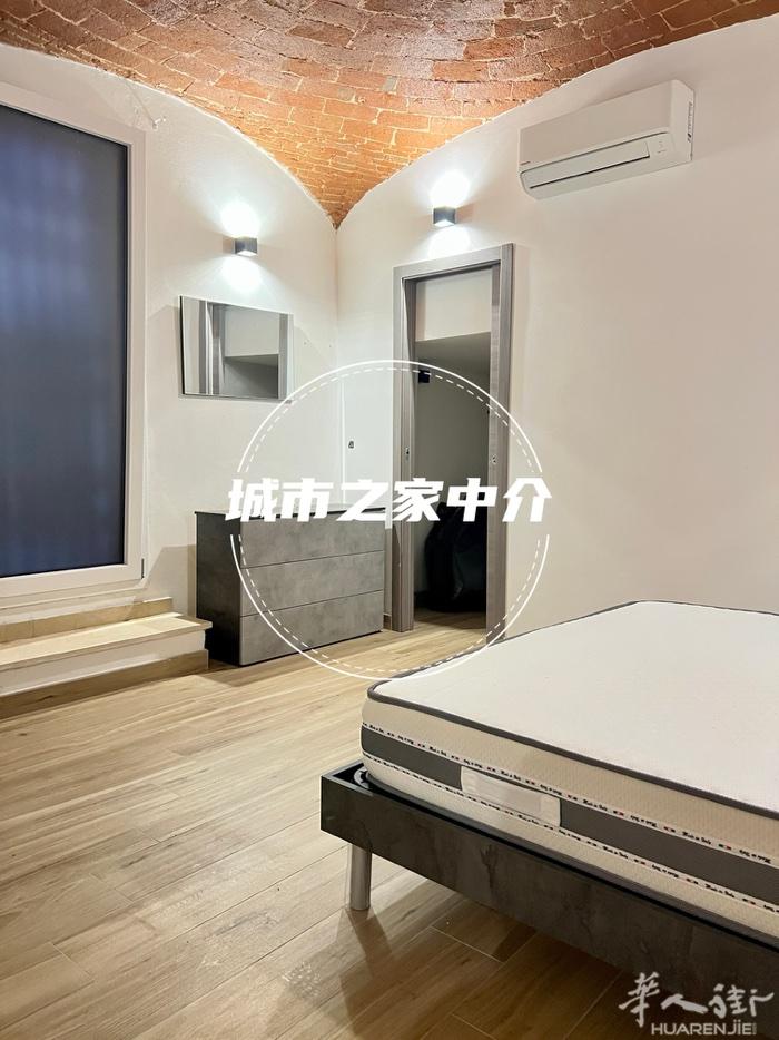 “阳光超市”附近住家出租：一房，厅连厨房、卫生间、储存间、小院停车方便、位置佳，