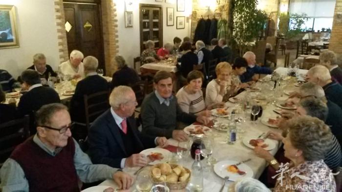 laveno 附近leggiuno一老外餐馆出售. 约300平方米，100个席位