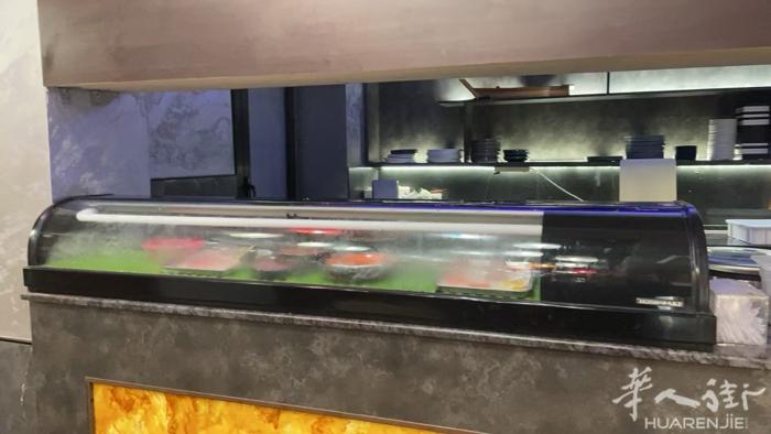 收购二手餐馆设备，寿司展示柜，保温桶等等有的加我微信641525882