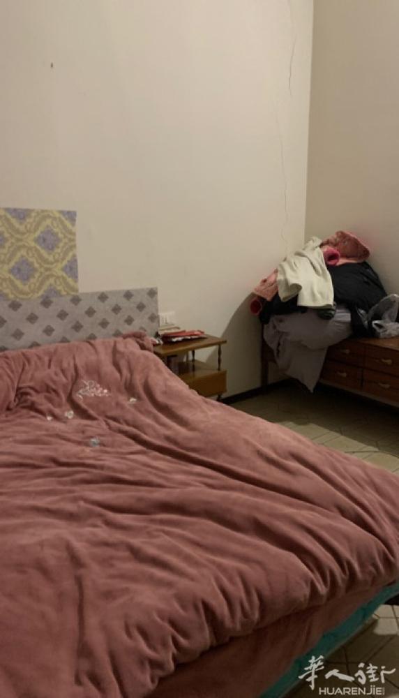 阳光超市药房附近有一正规房间搭捕可以烧