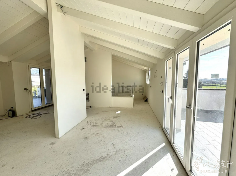 【出售】新建洋房2楼跃顶楼 面积150mq 3房1厅1厨2卫+车库 区分galceti 售价480w 微信PO26738966