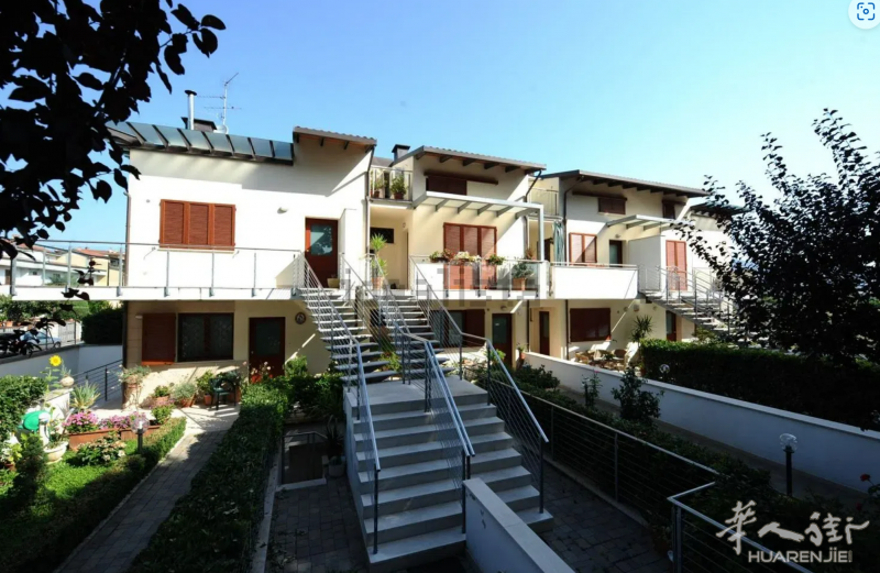 【出售】洋房跃层2楼跃顶楼面积140mq 2房1厅1厨2卫 位子：galciana 售价29.5w 微信PO26738966