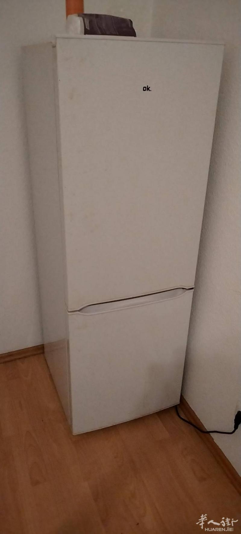 卖冰箱100高压锅15台灯5热水壶5还有两个大桌子