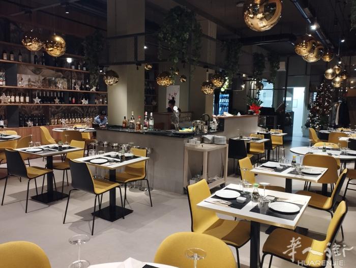 CAGLIARI市中心，位置绝佳，60个位置，日本餐点餐，可改包餐或拉面店。因本