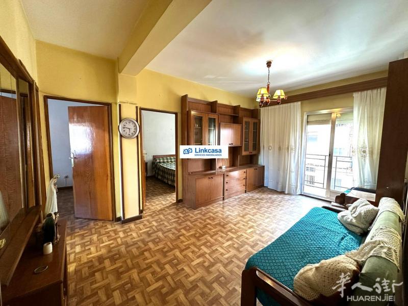 Villaverde 3号线旁边，3室1厅出售，19.9万