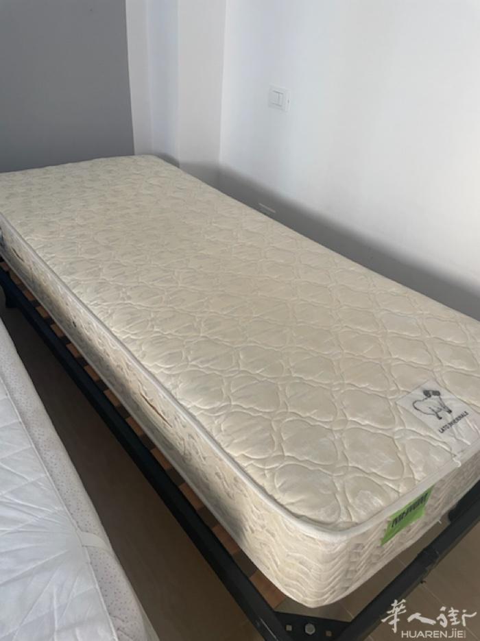 出售二手单人床和床垫