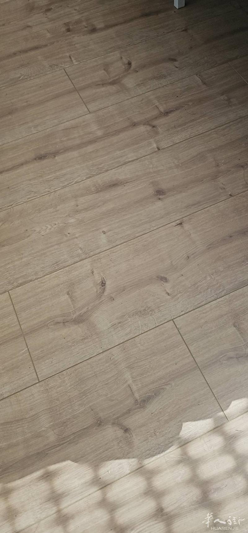 一套70多平米其中一间12平米，位于laimpla