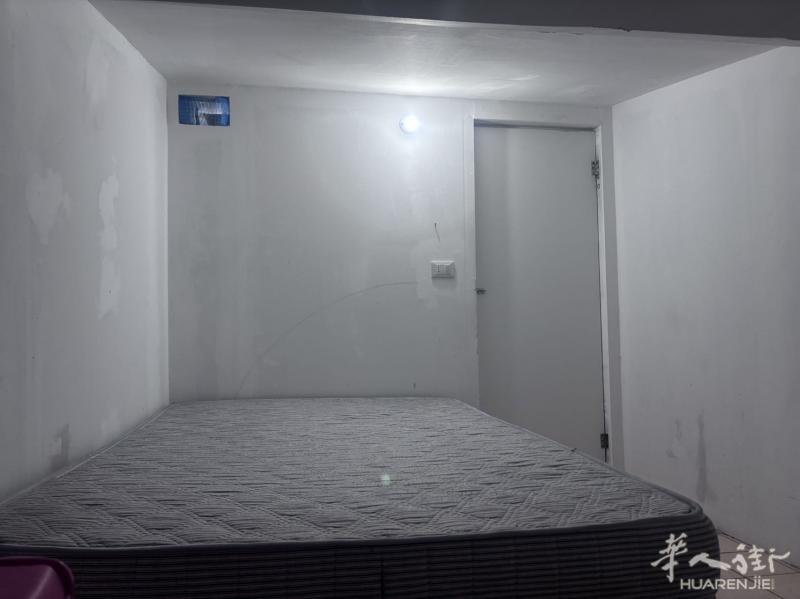 中国街Q8加油站边，有房出租阁楼适合上班族居住